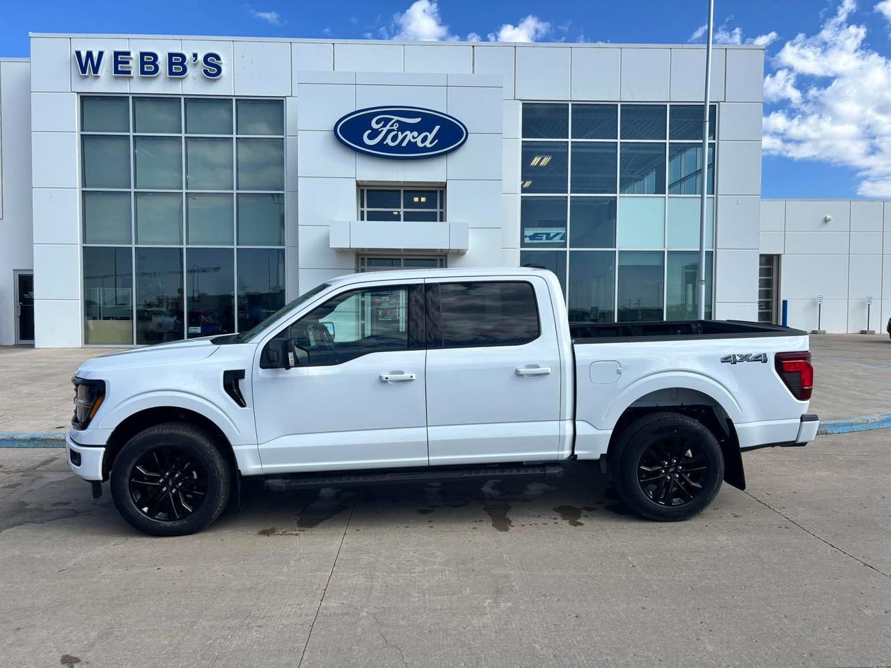 2026 Ford F-150 XLT 4WD SuperCrew 5.5' Box Photo4