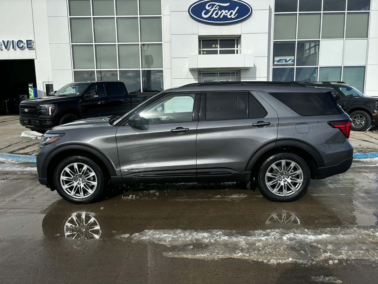 2026 Ford Explorer Active w/200A Pkg 4WD Photo4