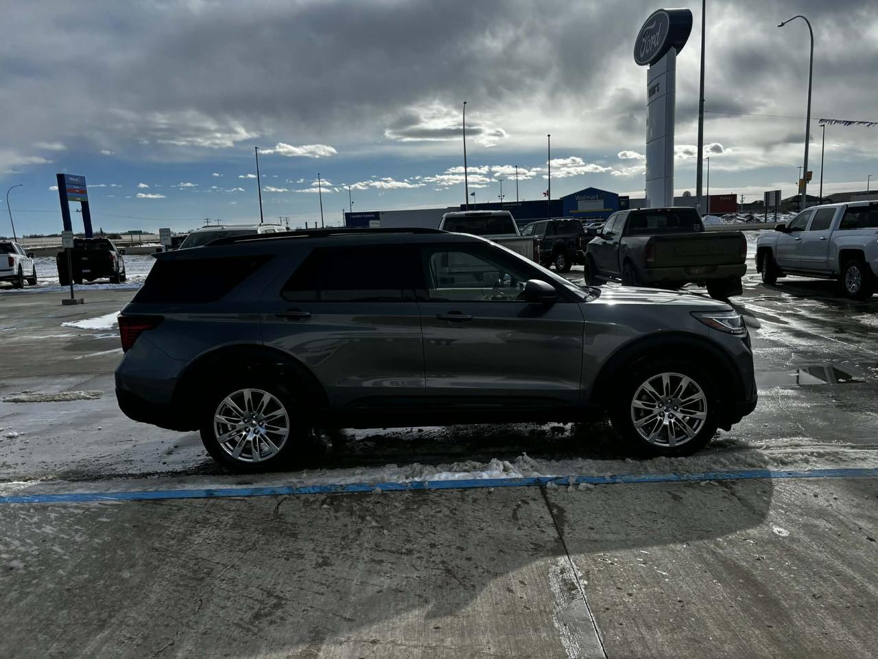 2026 Ford Explorer Active w/200A Pkg 4WD Photo2