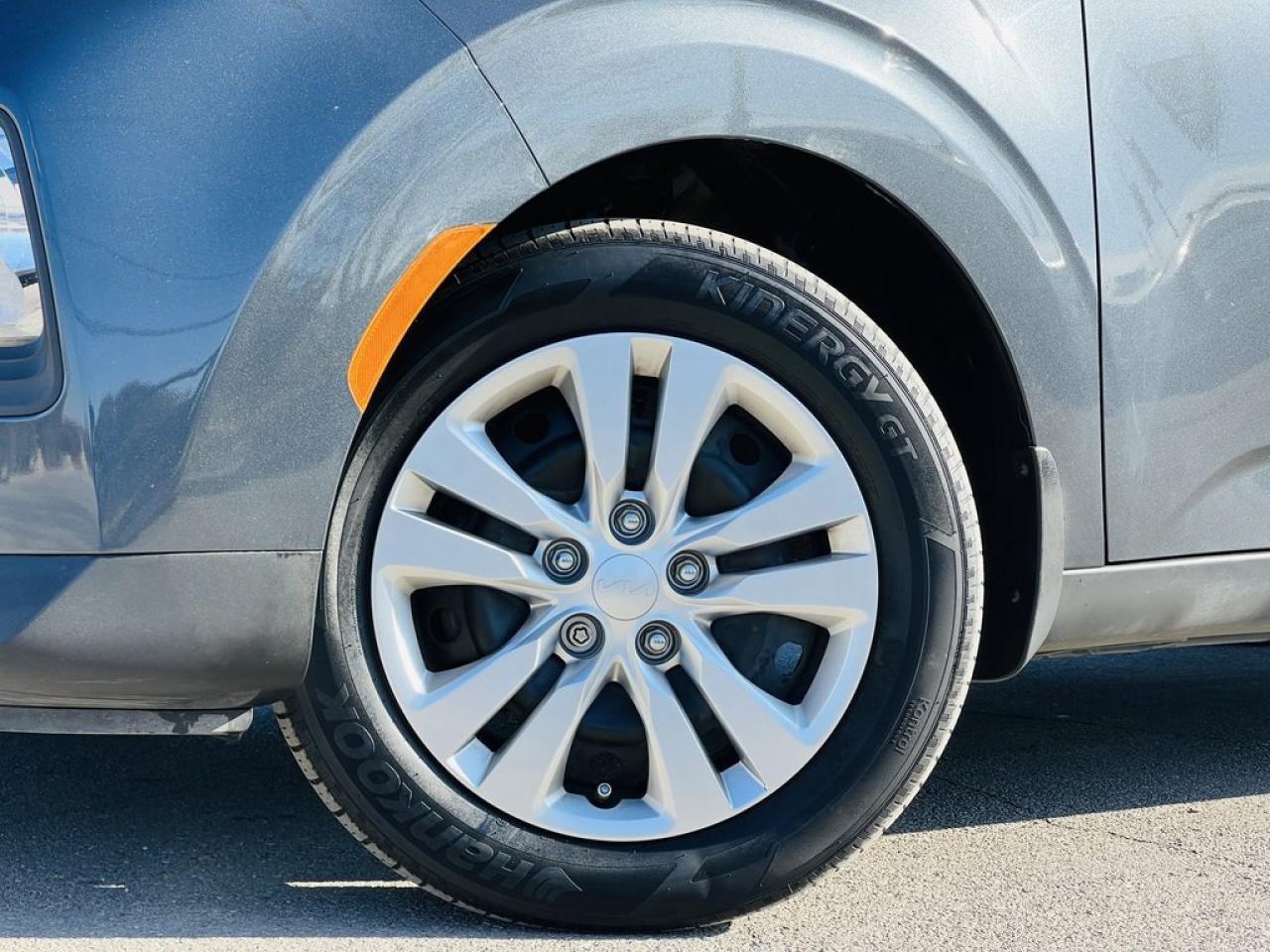 2022 Kia Soul LX Photo4