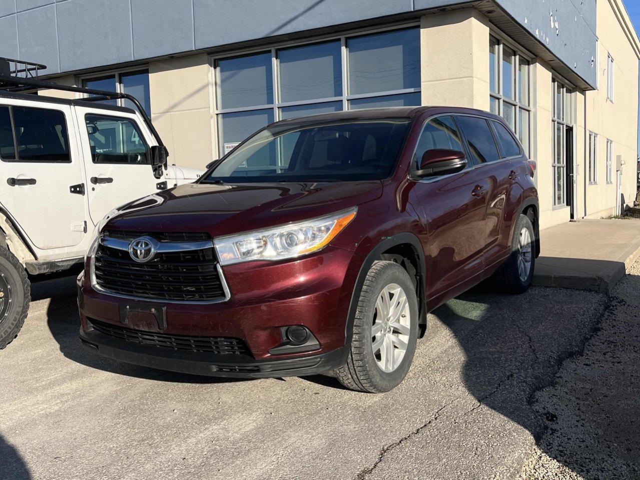 Used 2014 Toyota Highlander LE for sale in Steinbach, MB