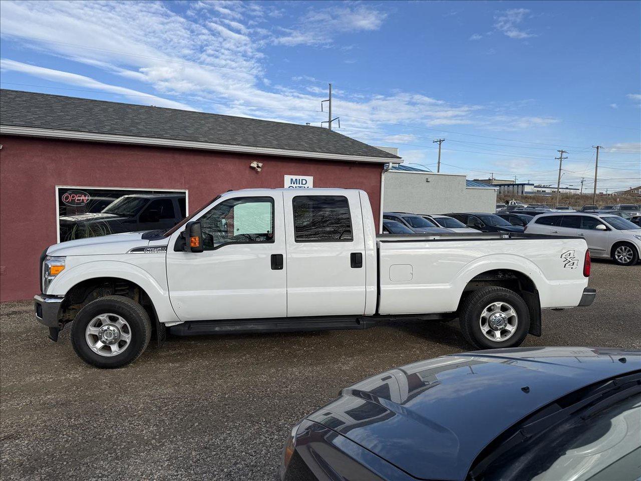Used 2015 Ford F-250 Super Duty SRW XLT CREW 4WD 8' BOX SAFETIED NEEDS NOTHING for sale in Saskatoon, SK