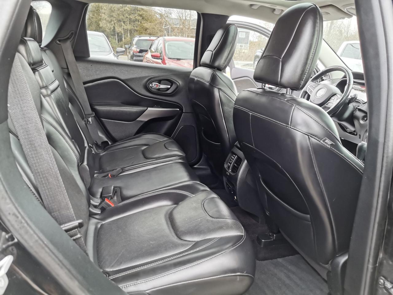 2019 Jeep Cherokee Limited - Photo #19