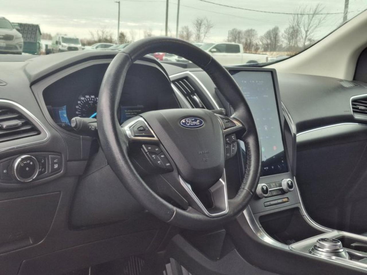 2023 Ford Edge Titanium AWD | Pano Roof | Leather | Heated Wheel + Seats | CarPlay + Android | Rear Cam and More ! Photo