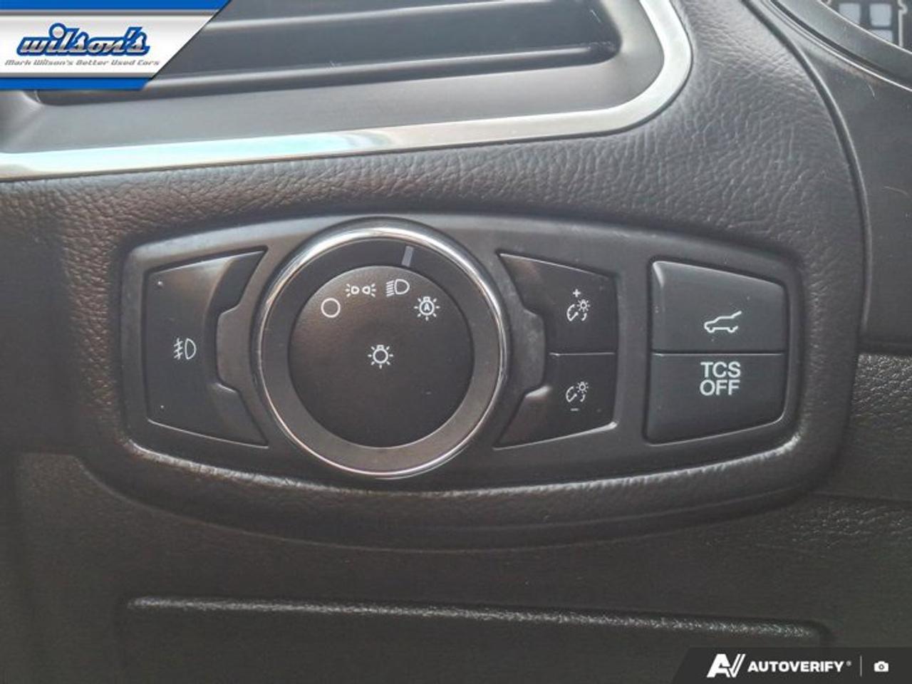 2023 Ford Edge Titanium AWD | Pano Roof | Leather | Heated Wheel + Seats | CarPlay + Android | Rear Cam and More ! Photo