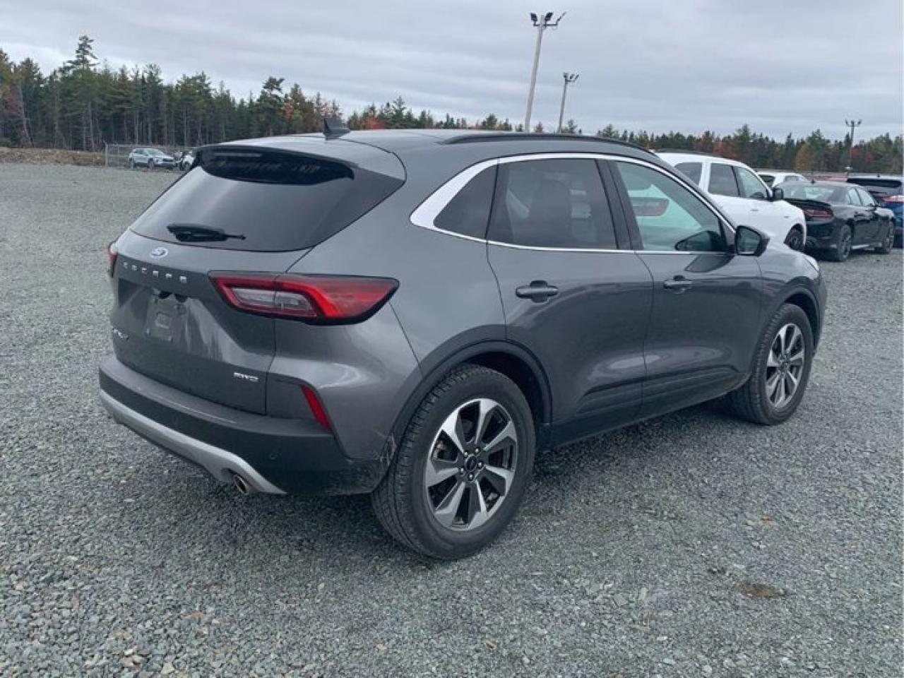 2024 Ford Escape Platinum AWD | 2.0L | PanoSunroof | Leather | 360 Camera | Adaptive Cruise | Heated Wheel & More ! Photo