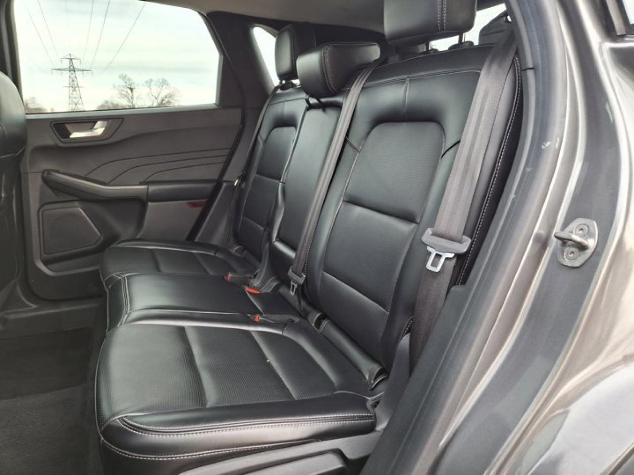 2024 Ford Escape Platinum AWD | 2.0L | PanoSunroof | Leather | 360 Camera | Adaptive Cruise | Heated Wheel & More ! Photo