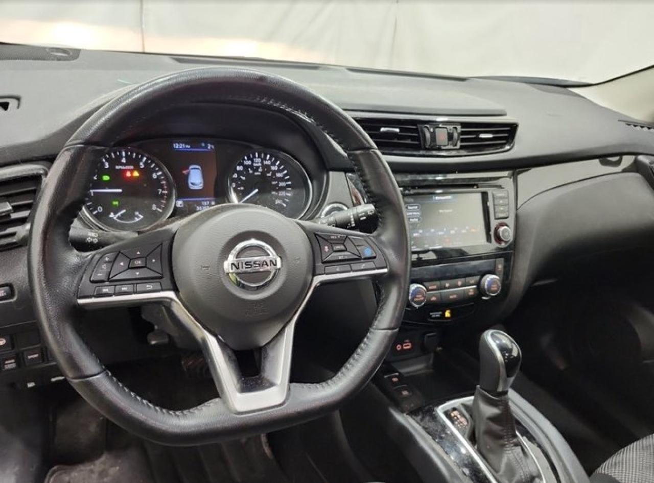 2023 Nissan Qashqai SV AWD | Sunroof | Heated Seats + Steering | CarPlay | Remote Start | Keyless Entry | and More ! Photo2