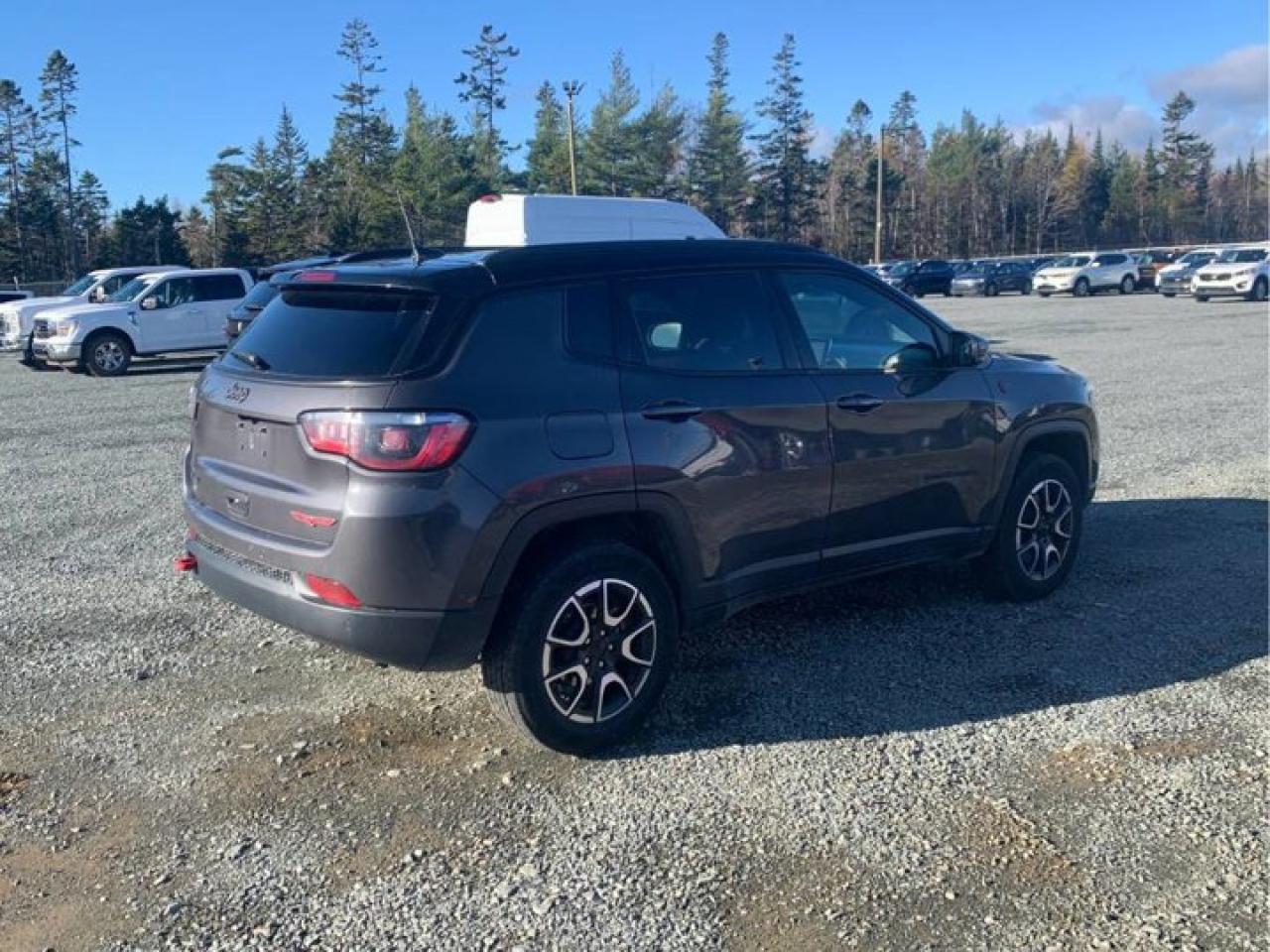 2024 Jeep Compass Trailhawk 4WD | Leather | Pano Roof | Nav | Heated Wheel + Seats | Remote Start | CarPlay & More ! Photo3