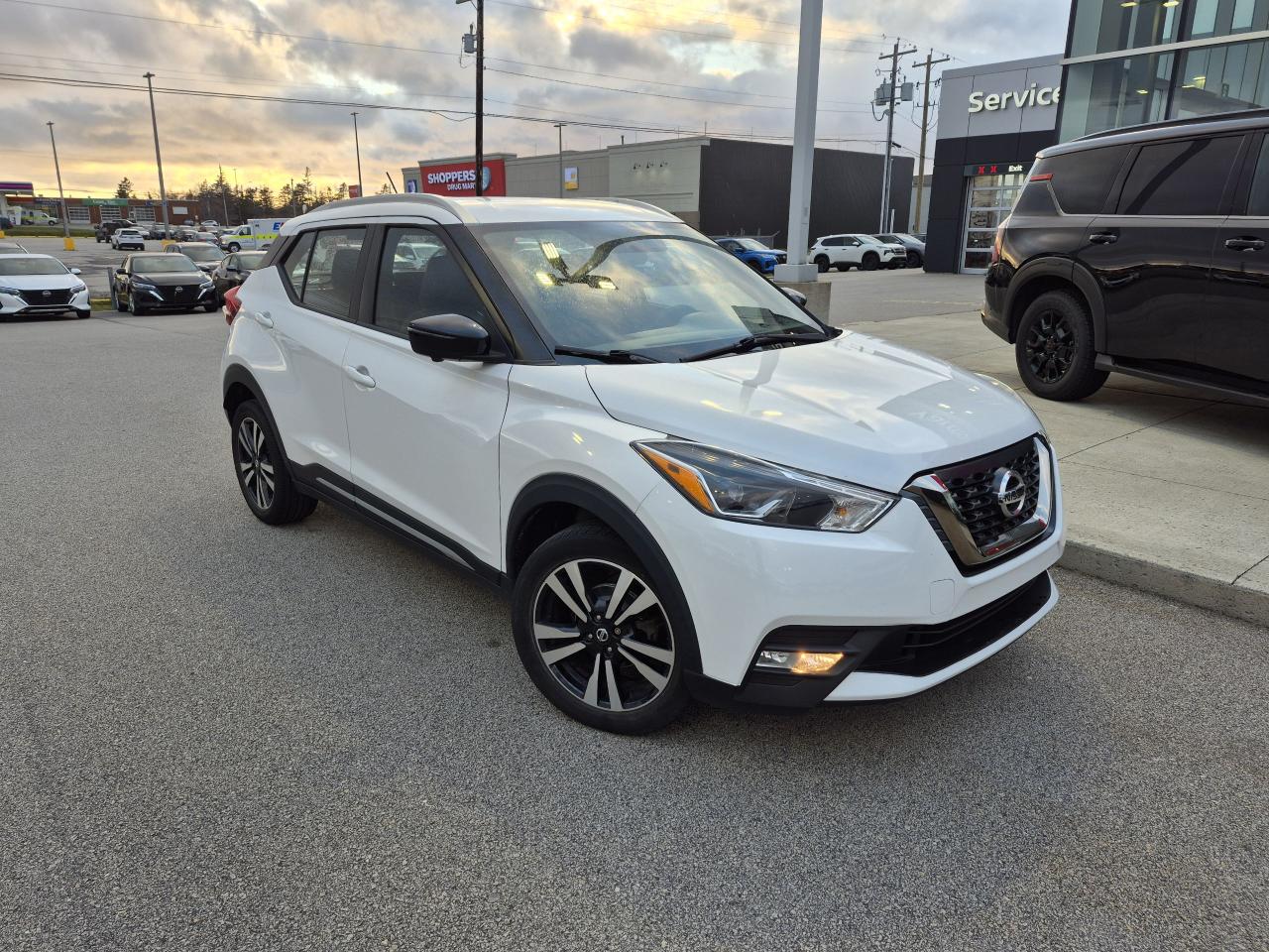 2019 Nissan Kicks SR LEATHER - AROUND VIEW CAMERAS- CERTIFIED