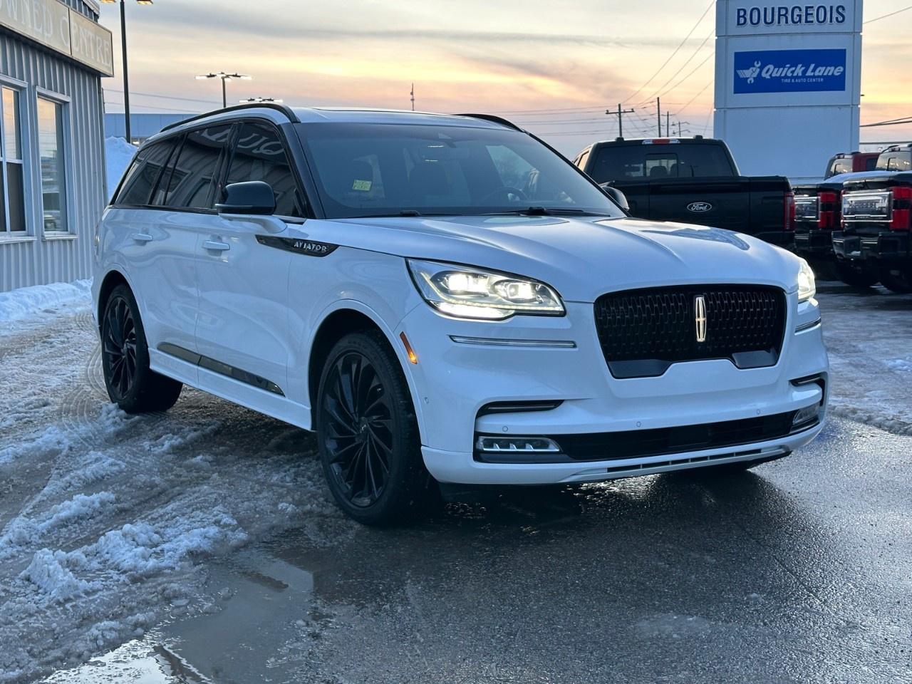 2023 Lincoln Aviator Reserve AWD Photo3