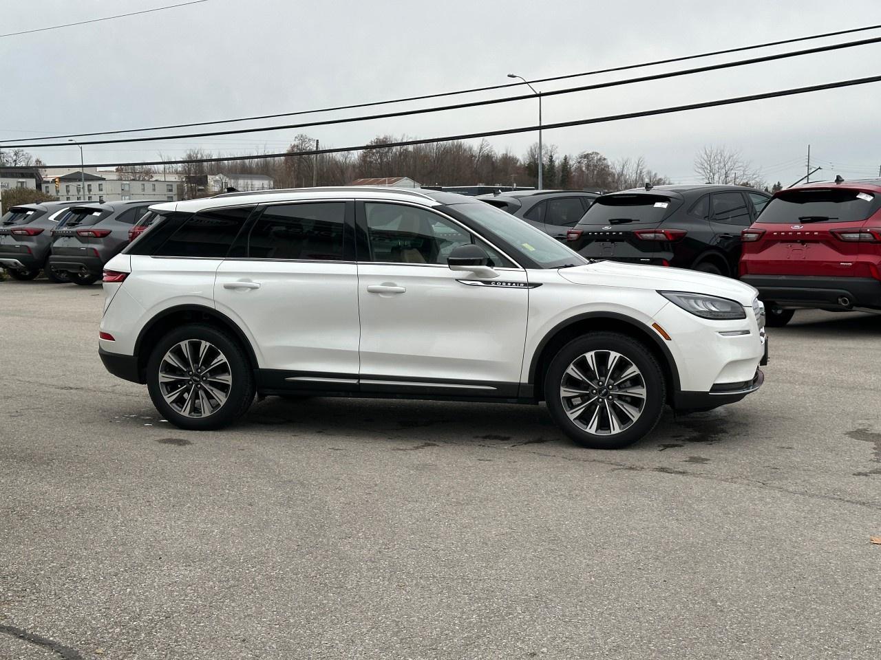 2021 Lincoln Corsair Reserve AWD Photo4