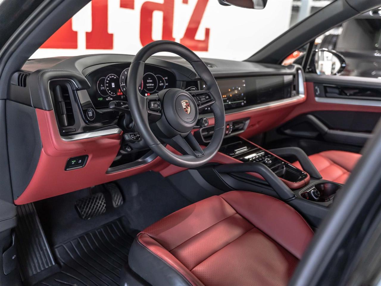 2025 Porsche Cayenne PREMIUM PKG|21 SPYDER WHEELS|ADAPT CRUISE|PASSENGER DISPLAY Photo4