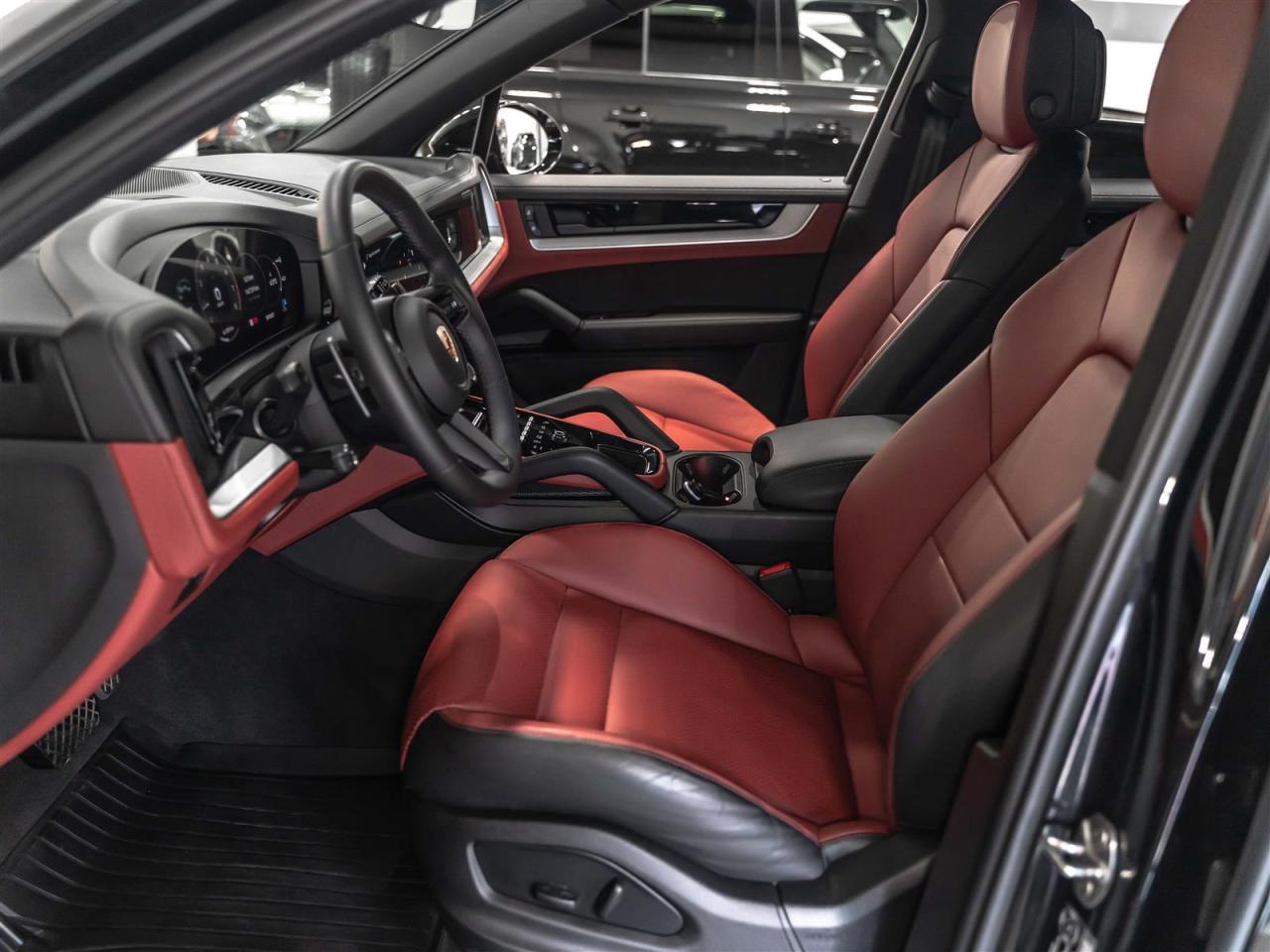 2025 Porsche Cayenne PREMIUM PKG|21 SPYDER WHEELS|ADAPT CRUISE|PASSENGER DISPLAY Photo