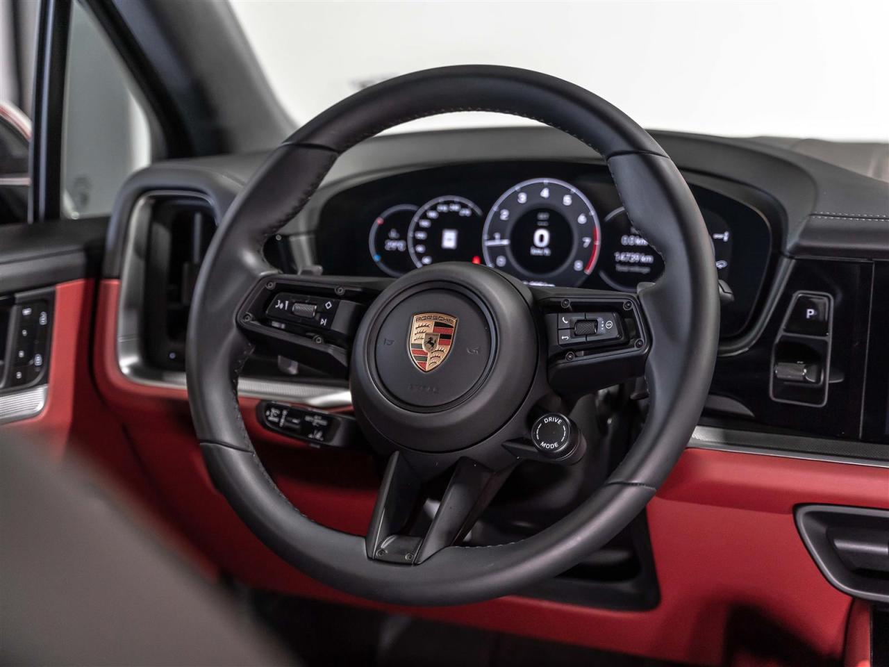 2025 Porsche Cayenne PREMIUM PKG|21 SPYDER WHEELS|ADAPT CRUISE|PASSENGER DISPLAY Photo