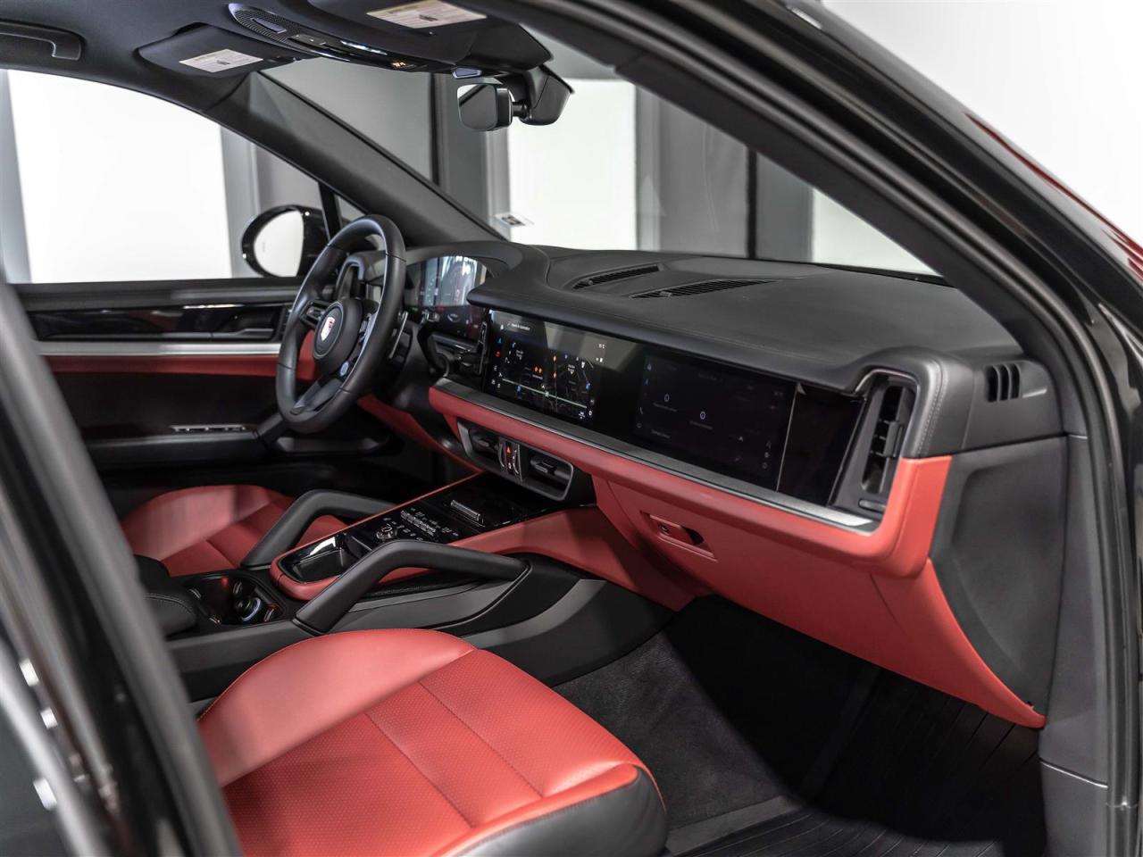 2025 Porsche Cayenne PREMIUM PKG|21 SPYDER WHEELS|ADAPT CRUISE|PASSENGER DISPLAY Photo