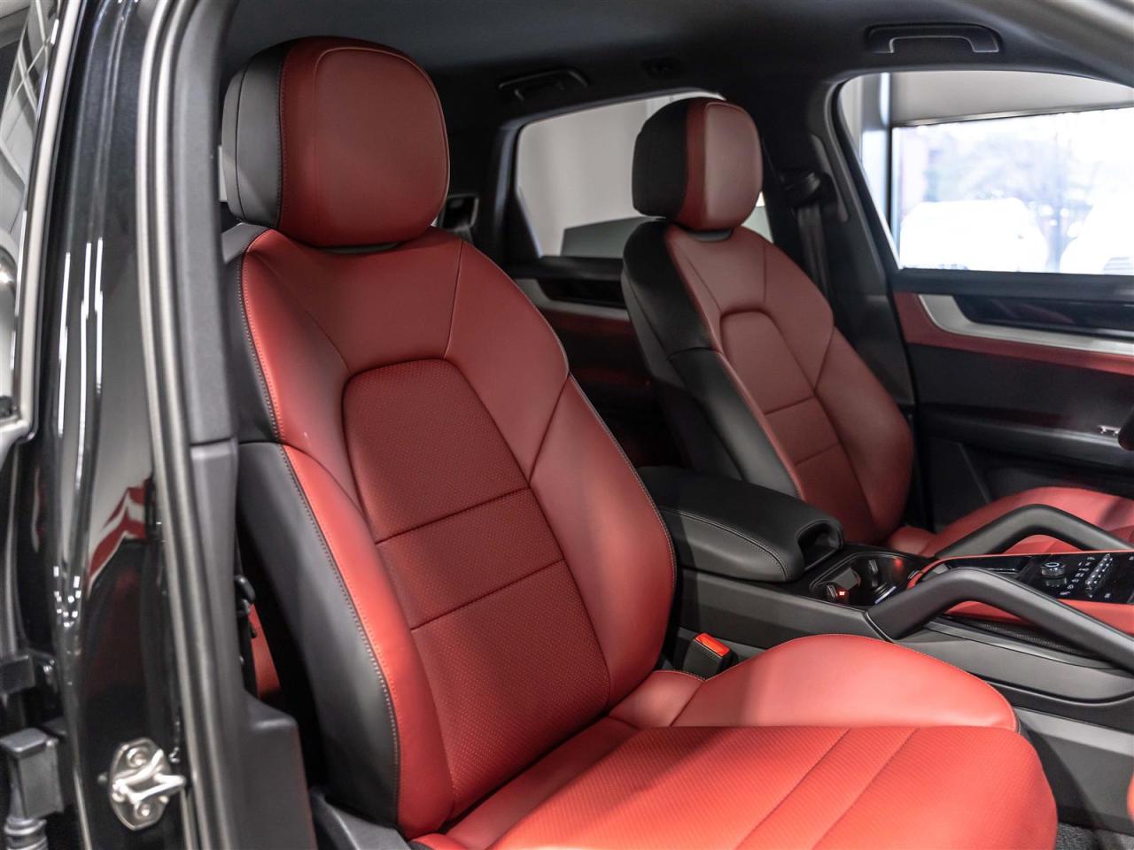 2025 Porsche Cayenne PREMIUM PKG|21 SPYDER WHEELS|ADAPT CRUISE|PASSENGER DISPLAY Photo