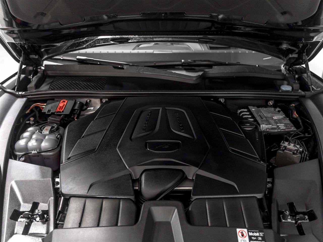 2025 Porsche Cayenne PREMIUM PKG|21 SPYDER WHEELS|ADAPT CRUISE|PASSENGER DISPLAY Photo