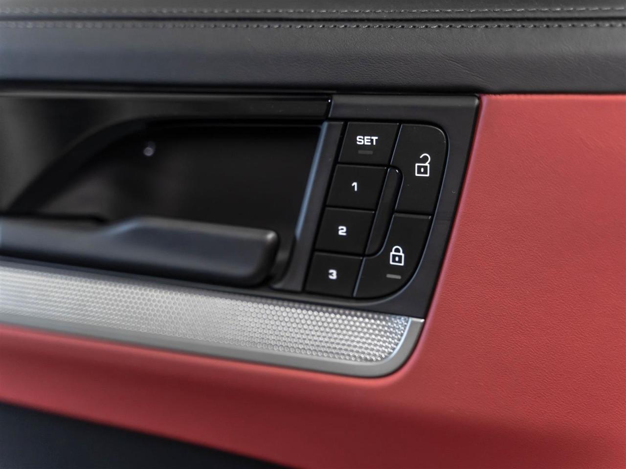 2025 Porsche Cayenne PREMIUM PKG|21 SPYDER WHEELS|ADAPT CRUISE|PASSENGER DISPLAY Photo