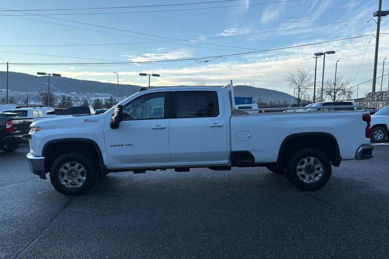 2022 Chevrolet Silverado 3500HD LT Photo
