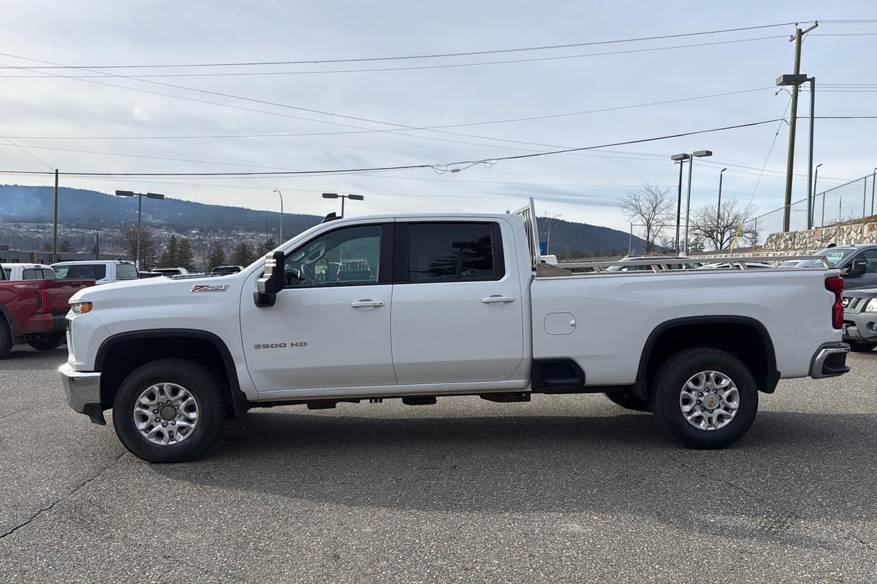 2022 Chevrolet Silverado 3500HD LT Photo