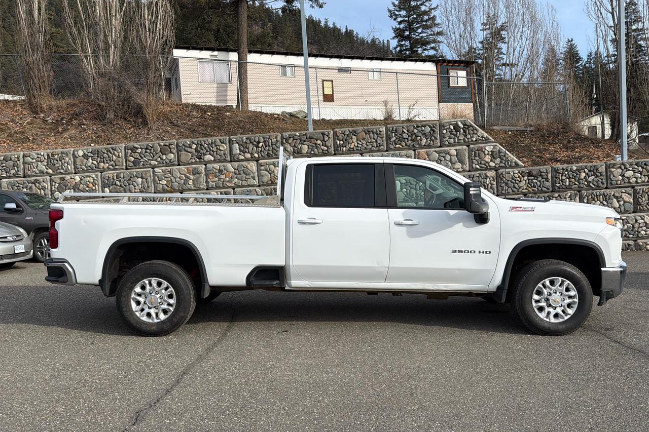 2022 Chevrolet Silverado 3500HD LT Photo