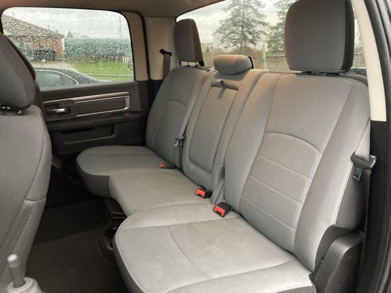 2022 RAM 1500 Classic SLT 4x4 Crew Photo3