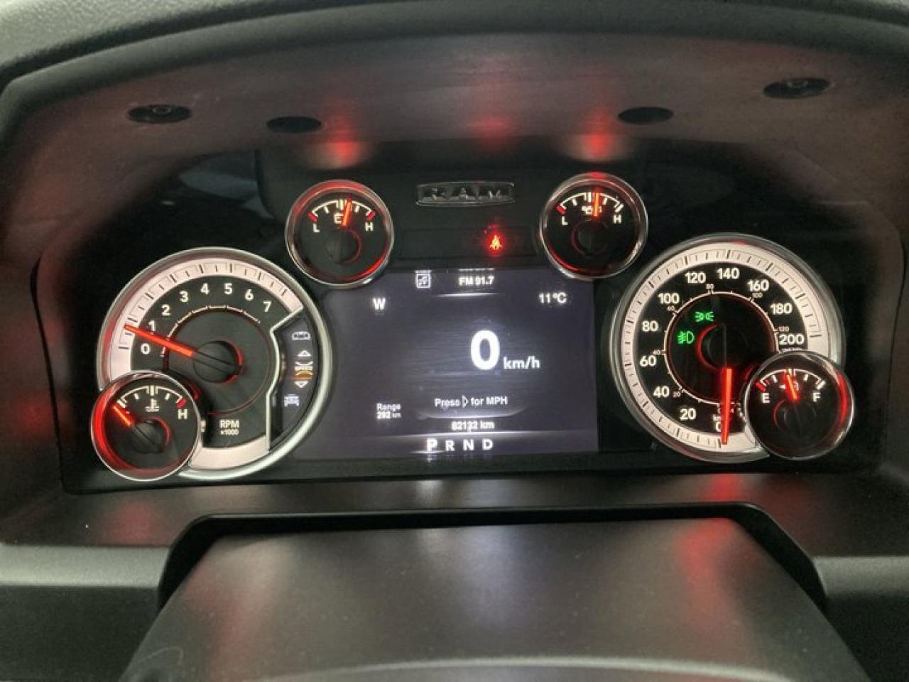 2022 RAM 1500 Classic SLT 4x4 Crew Photo4