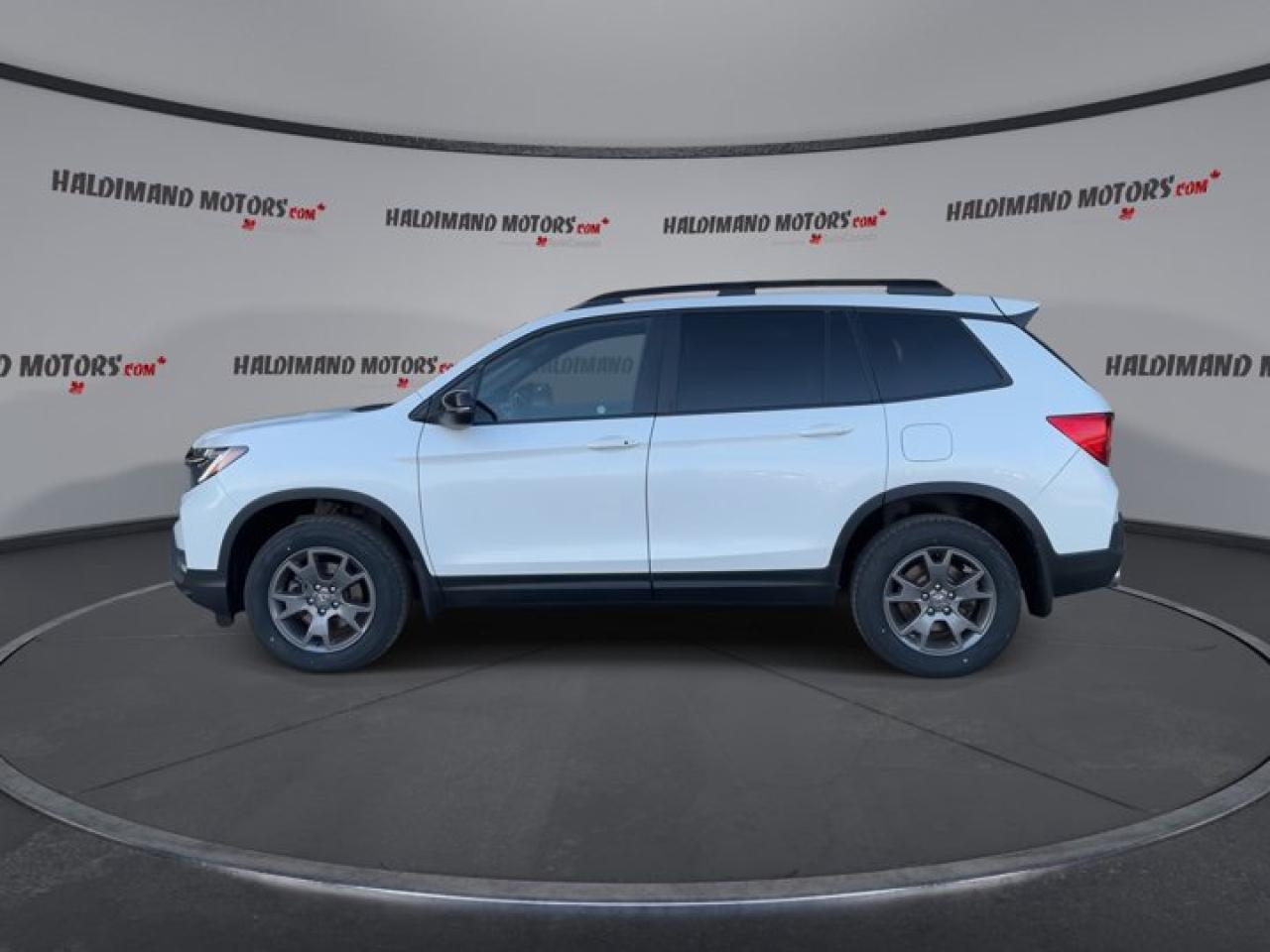 2023 Honda Passport Sport AWD | Remote Start | Heated Seats | Sunroof Photo4