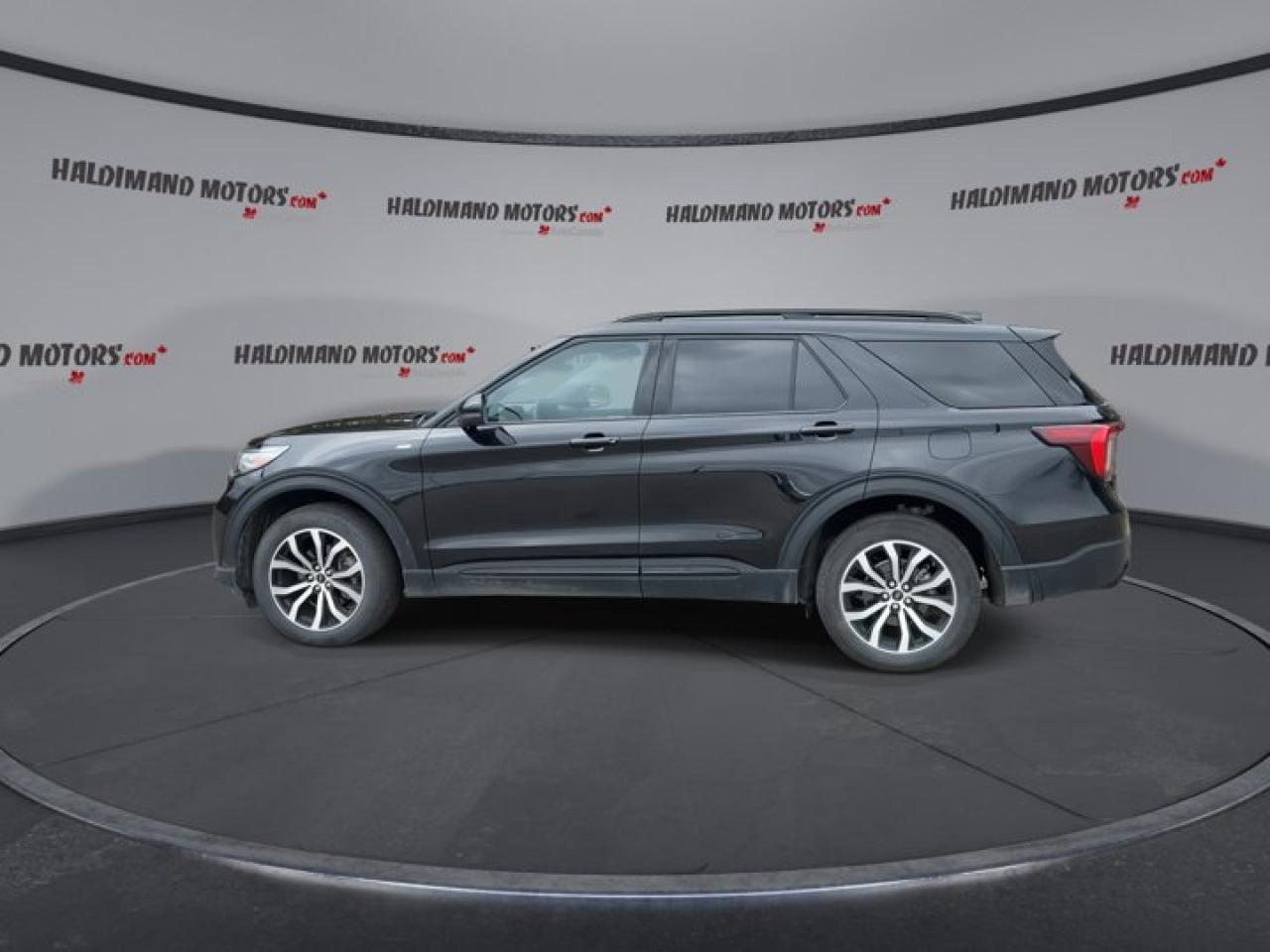 2025 Ford Explorer ST-Line 4WD | 2nd Row Captain Seats | 360 Camera | Remote Start Photo4