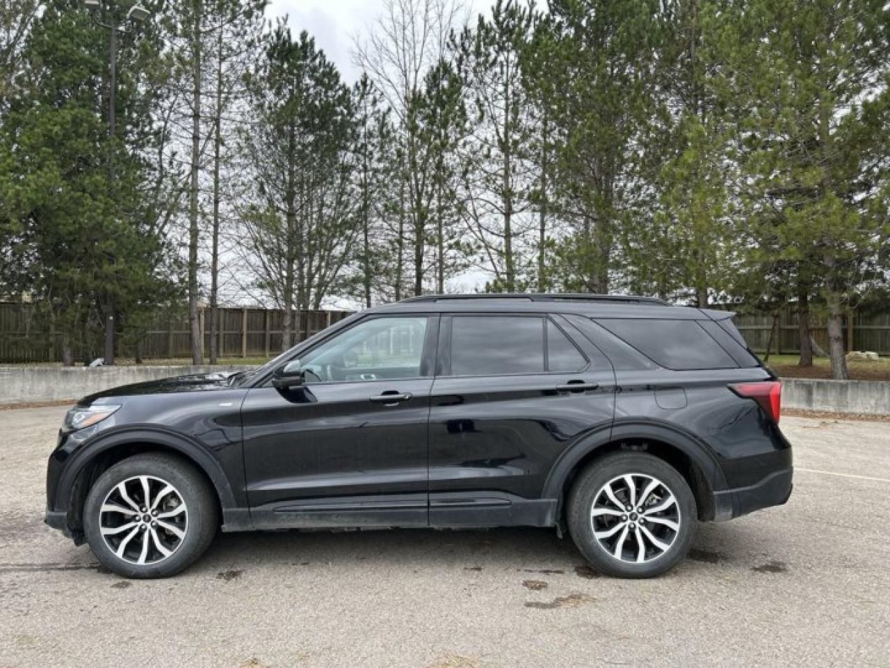 2025 Ford Explorer ST-Line 4WD | 2nd Row Captain Seats | 360 Camera | Remote Start Photo