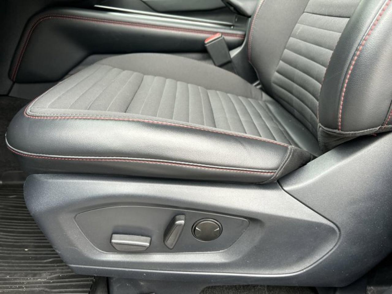 2025 Ford Explorer ST-Line 4WD | 2nd Row Captain Seats | 360 Camera | Remote Start Photo