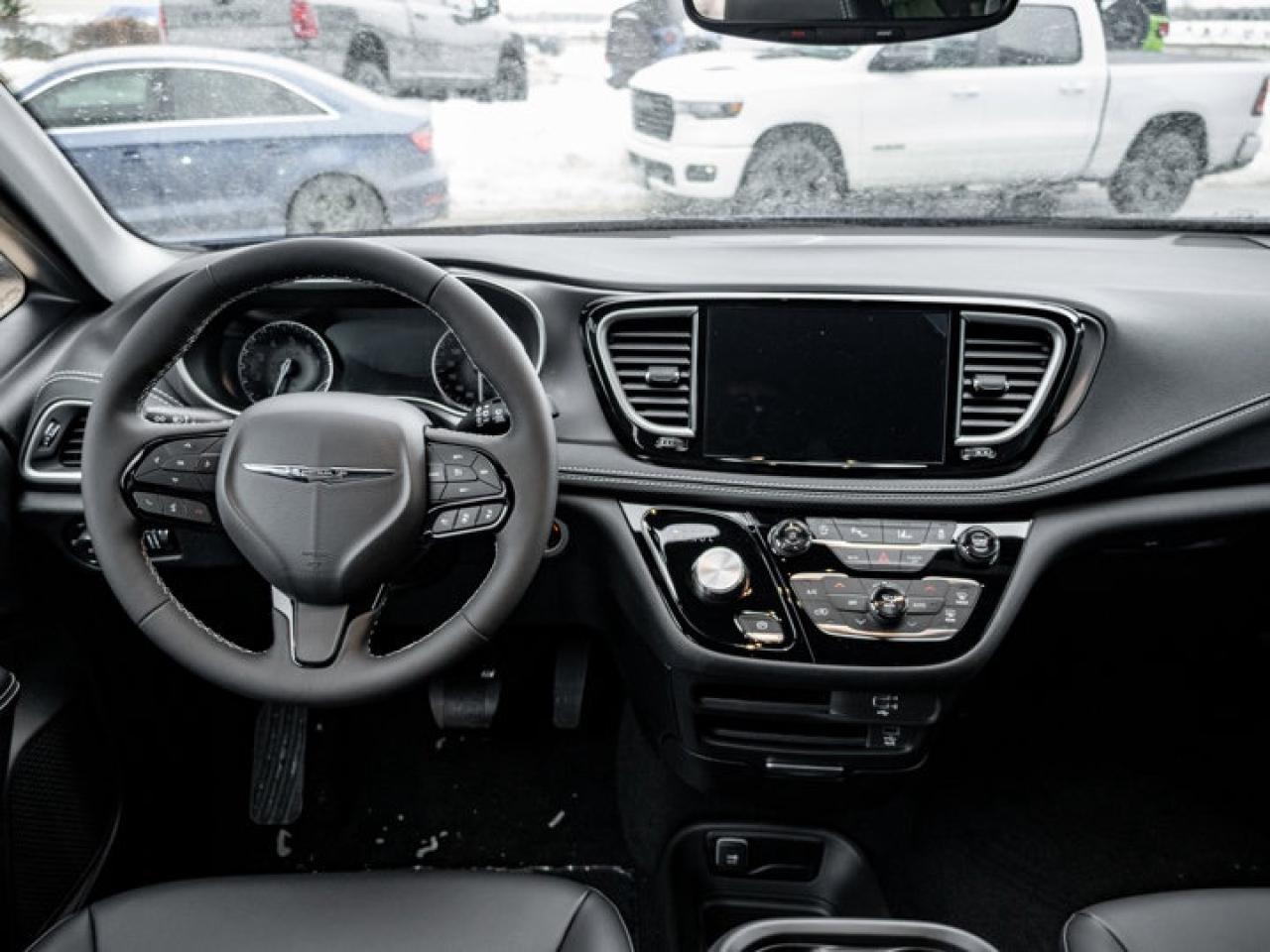 2026 Chrysler Pacifica Select Photo2