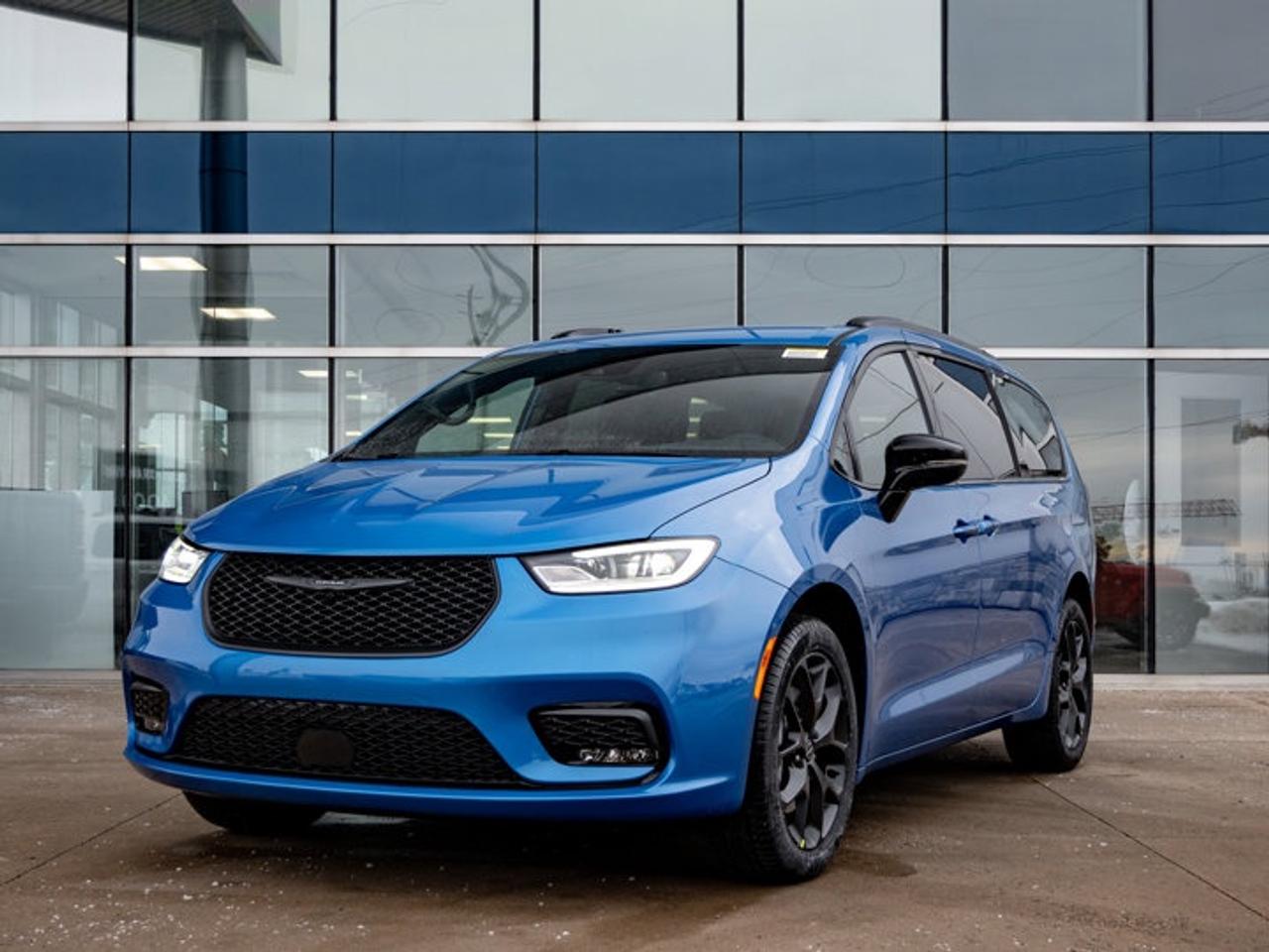 2026 Chrysler Pacifica Select Photo