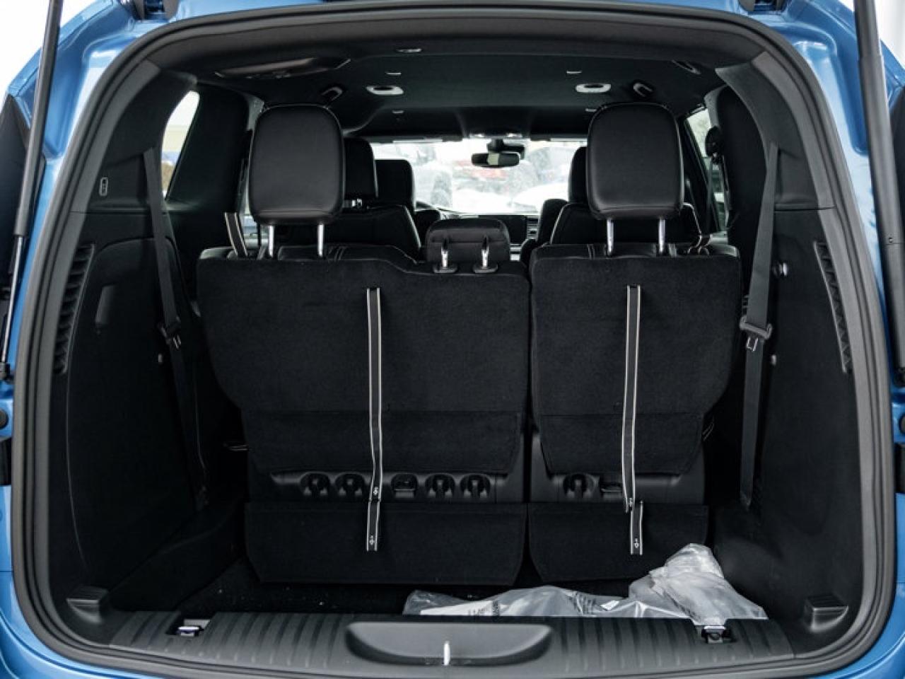 2026 Chrysler Pacifica Select Photo