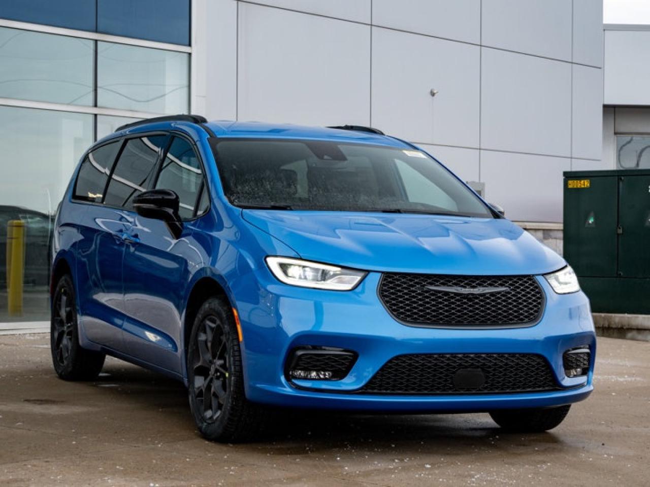 2026 Chrysler Pacifica Select Photo