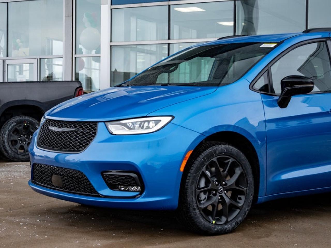 2026 Chrysler Pacifica Select Photo