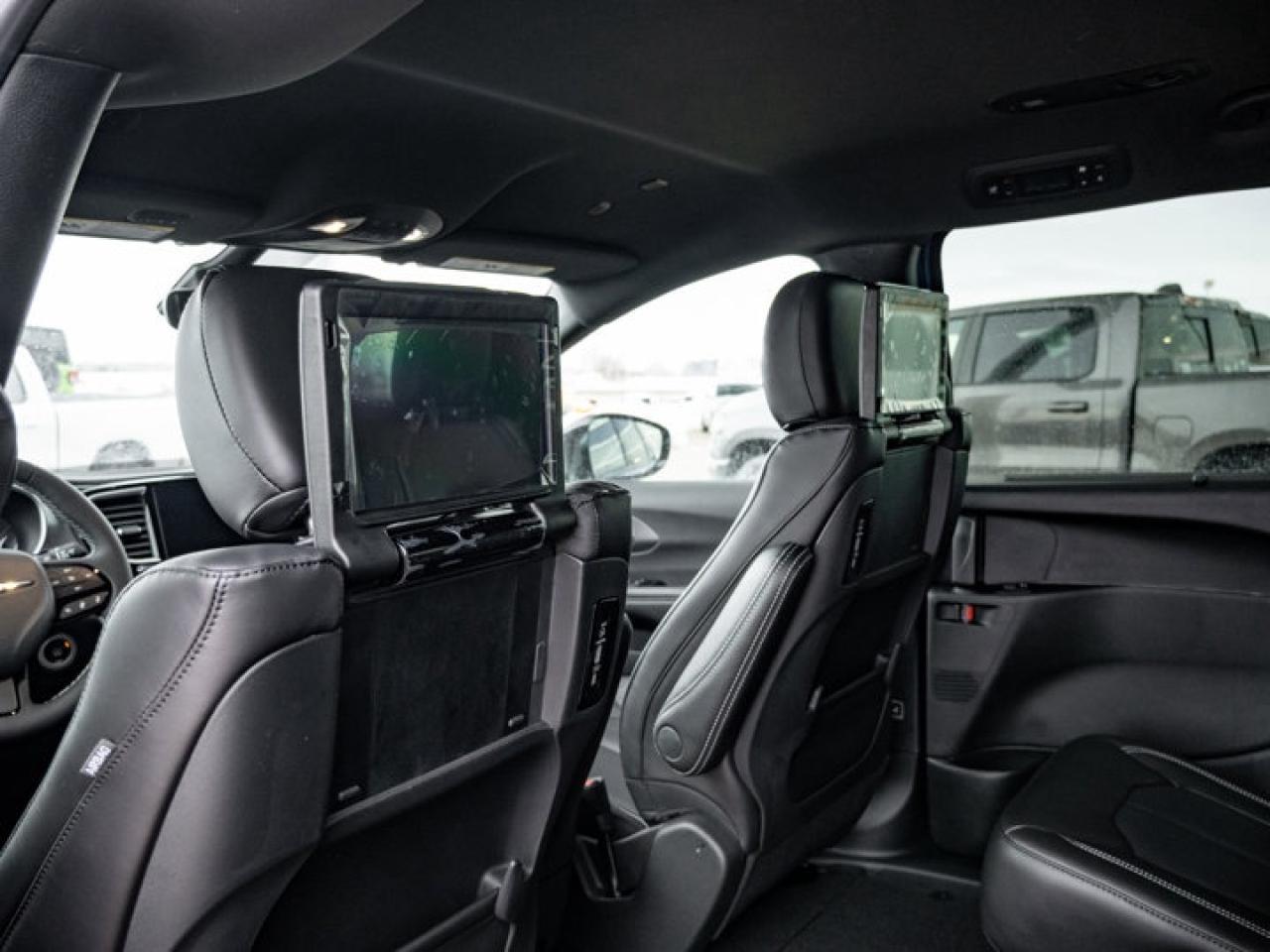 2026 Chrysler Pacifica Select Photo