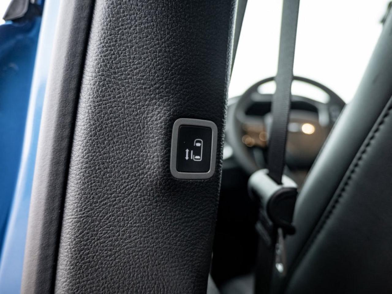 2026 Chrysler Pacifica Select Photo