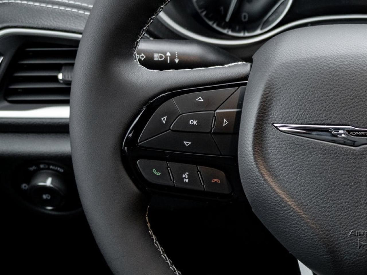 2026 Chrysler Pacifica Select Photo