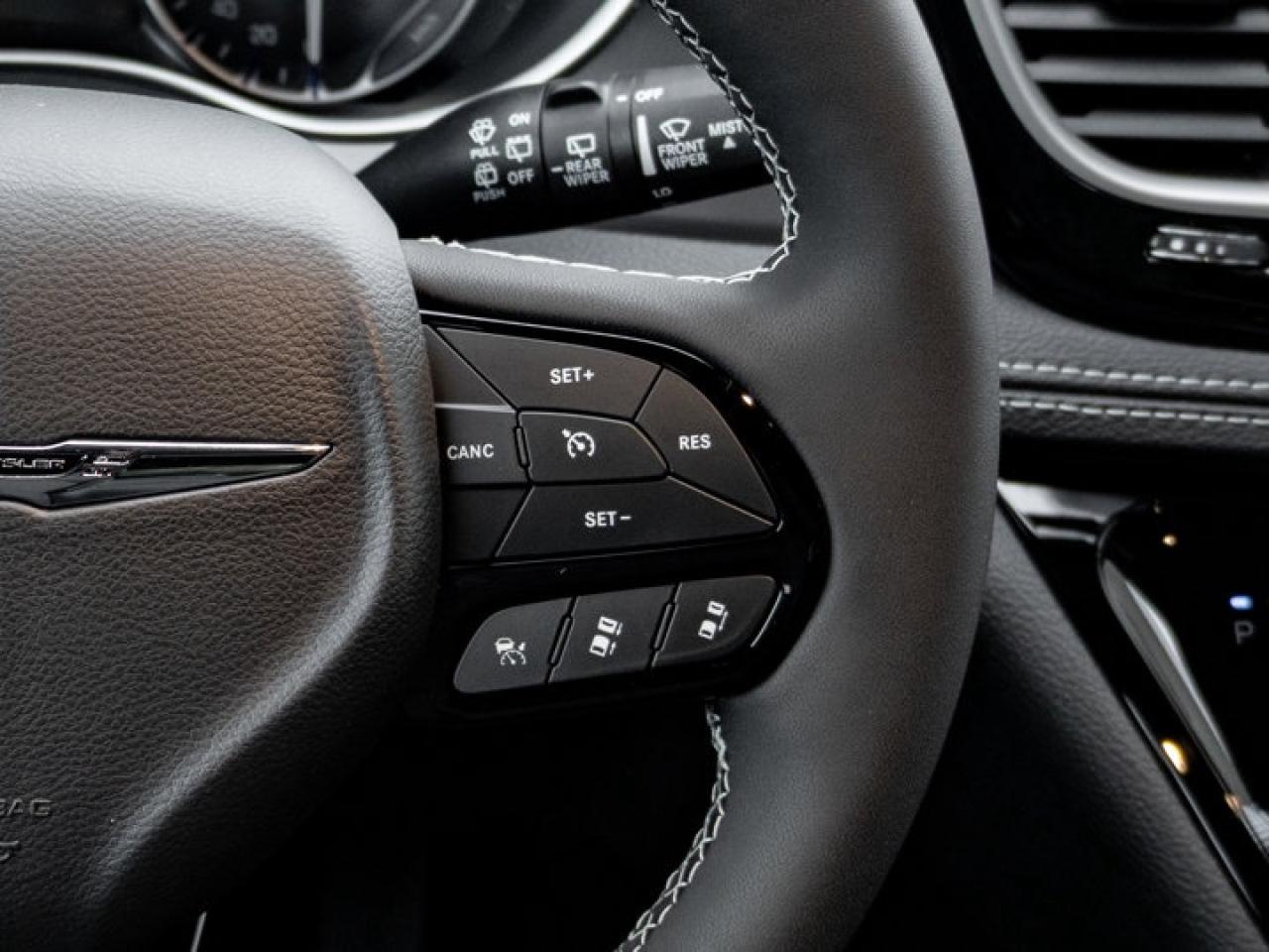 2026 Chrysler Pacifica Select Photo