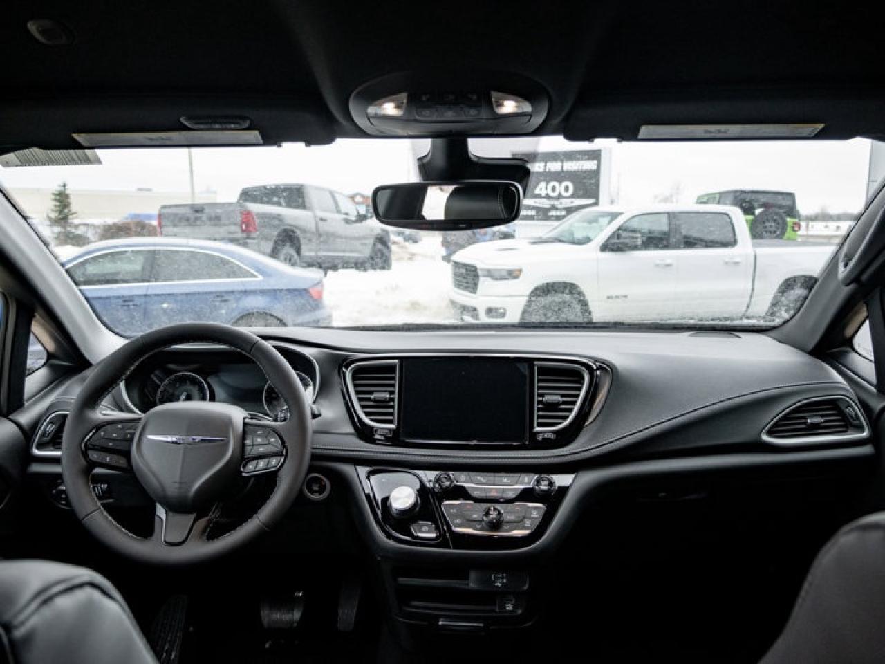 2026 Chrysler Pacifica Select Photo