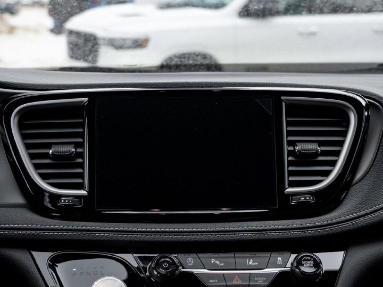 2026 Chrysler Pacifica Select Photo