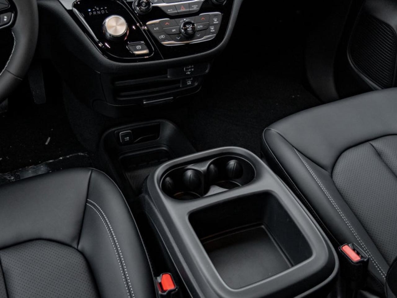 2026 Chrysler Pacifica Select Photo