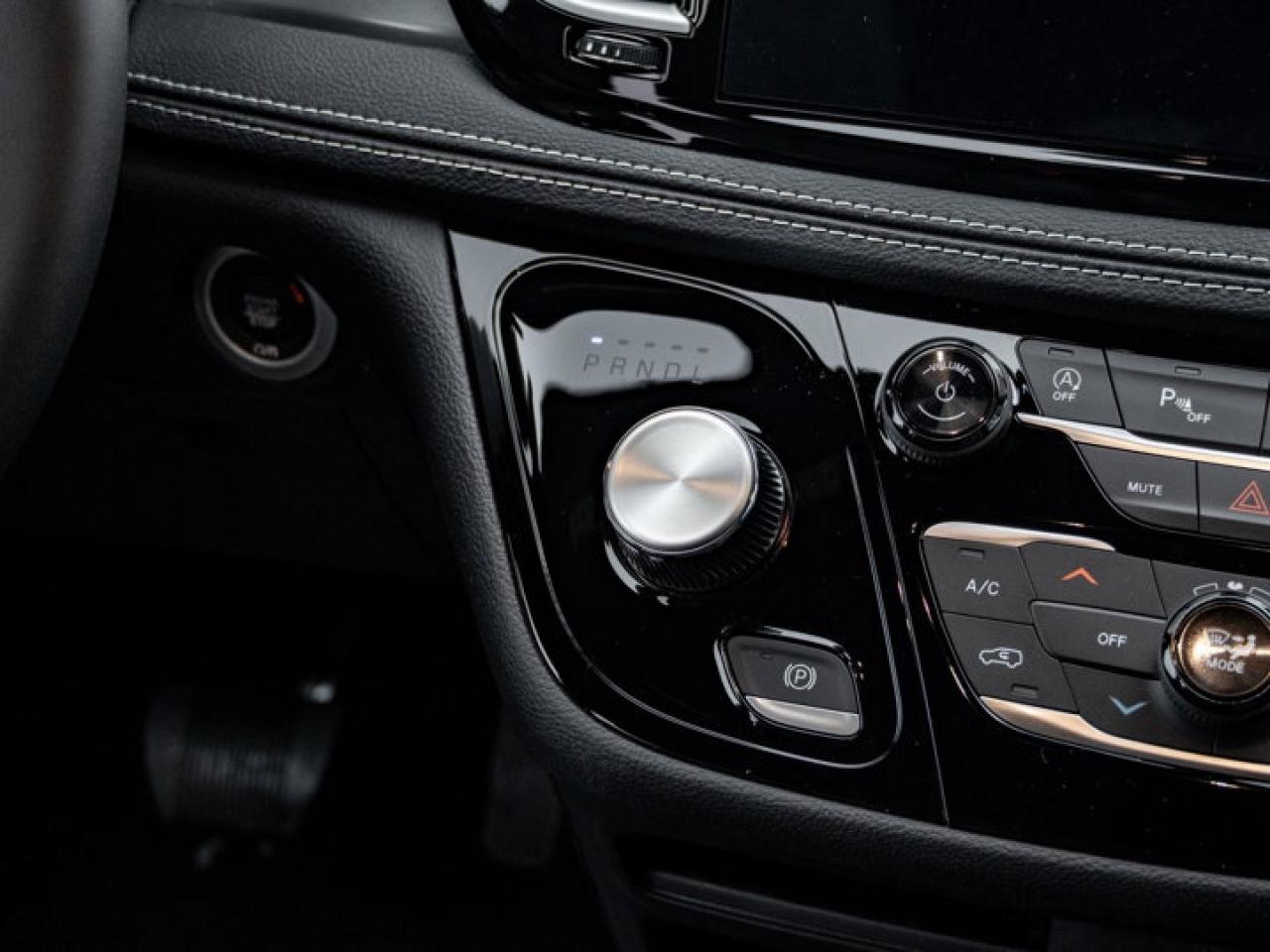 2026 Chrysler Pacifica Select Photo