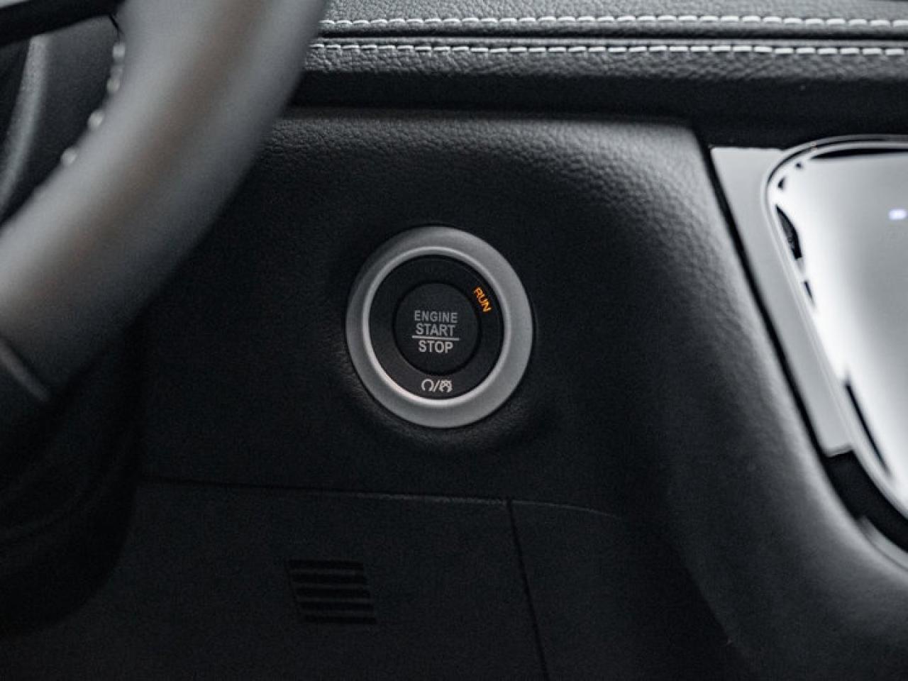 2026 Chrysler Pacifica Select Photo