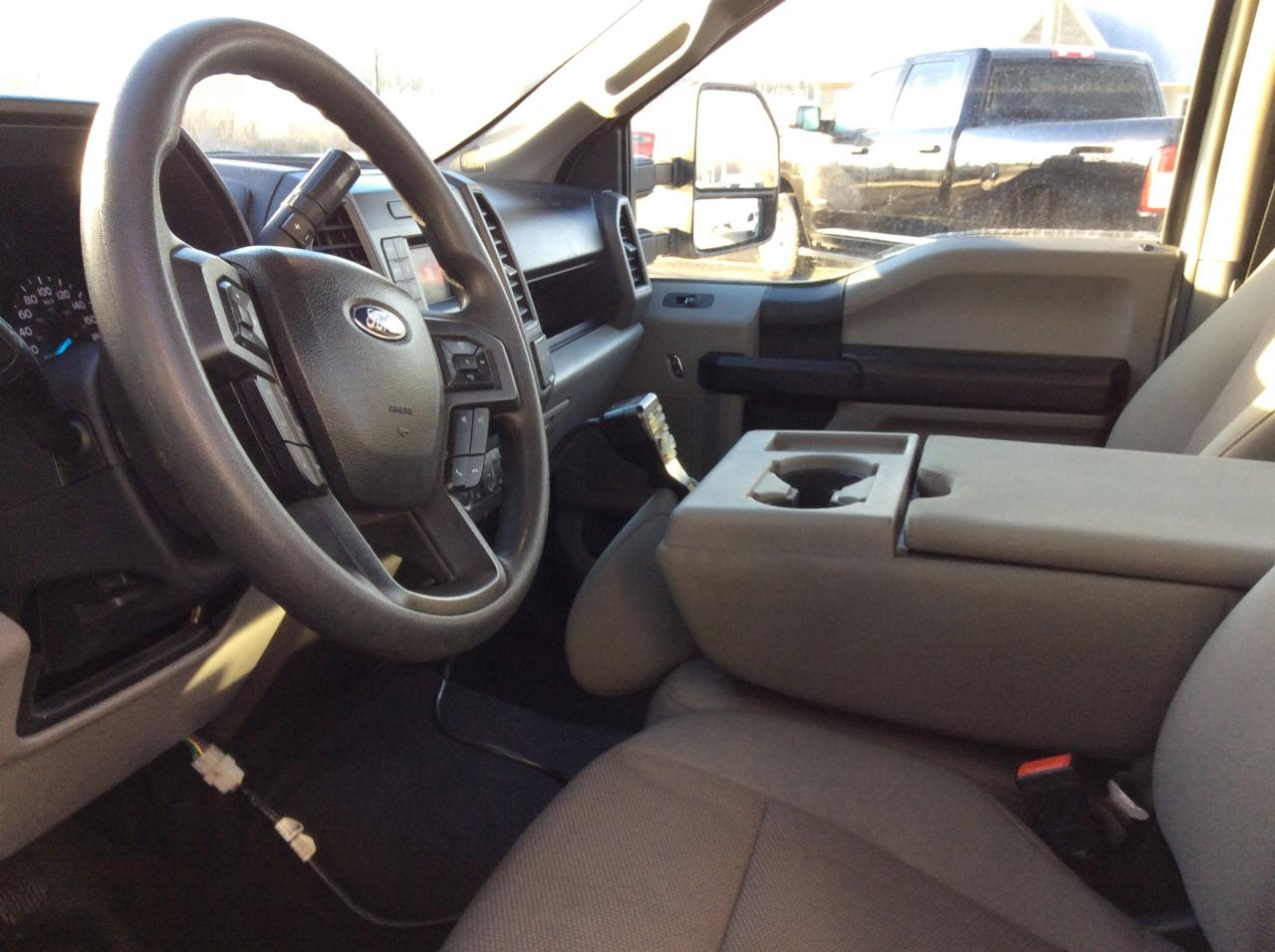 2022 Ford F-250 XL Photo3