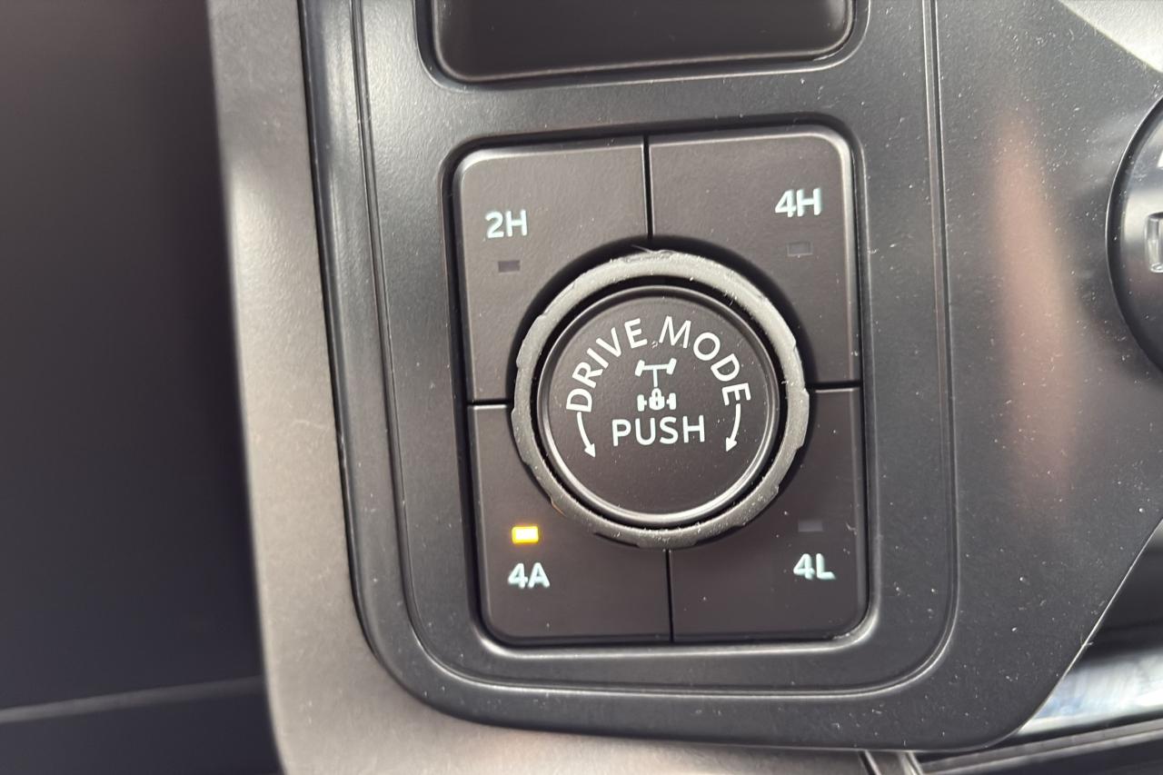 2025 Ford F-150 LARIAT, BLACK APPEARANCE PKG, PANORAMIC ROOF Photo