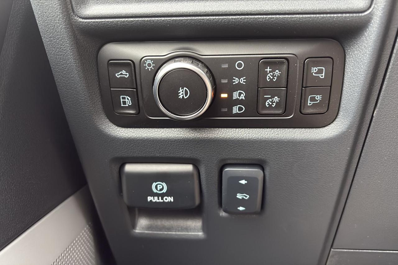 2025 Ford F-150 LARIAT, BLACK APPEARANCE PKG, PANORAMIC ROOF Photo