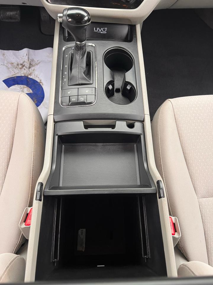 2016 Kia Sedona LX 3.3L V6 Photo